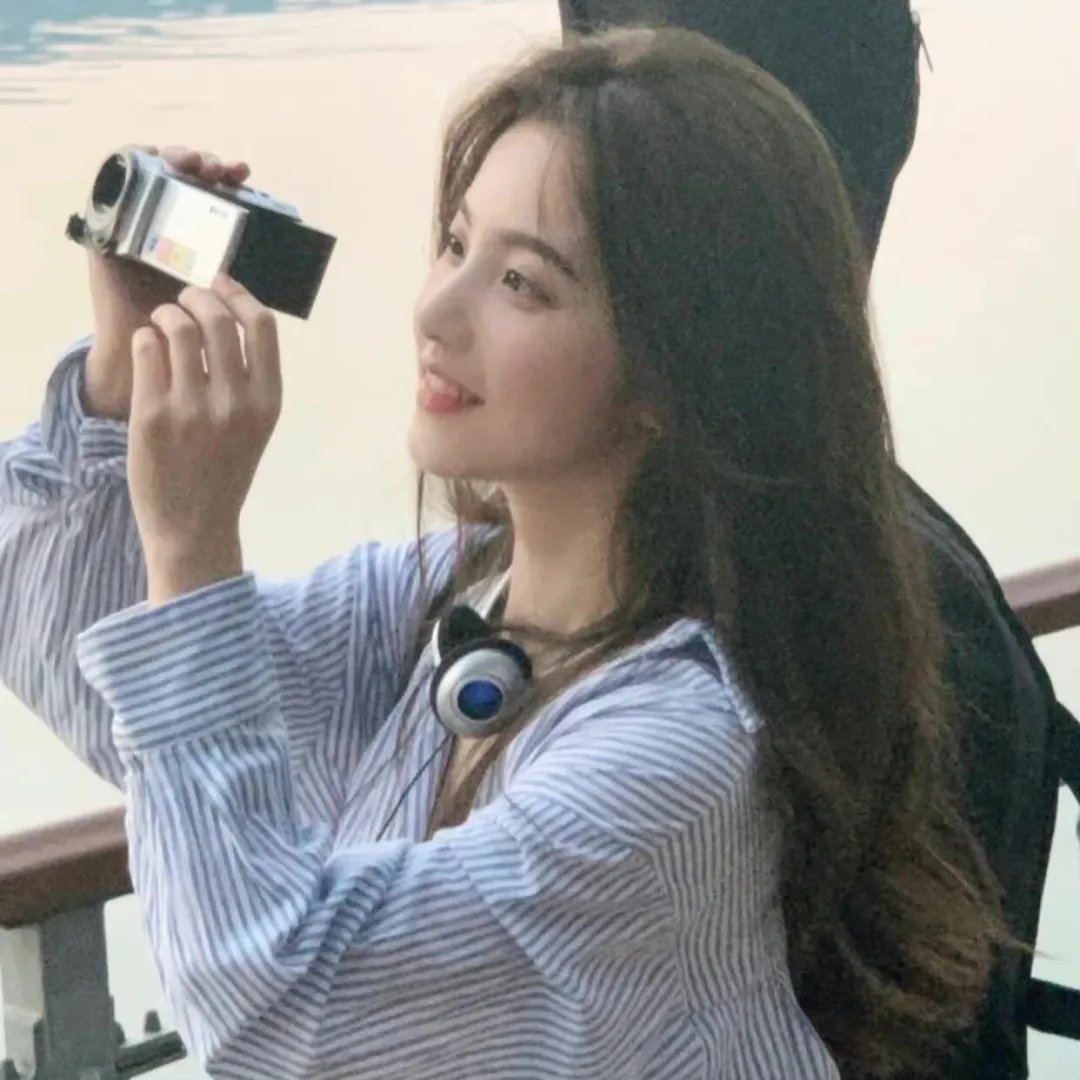 比基尼少女